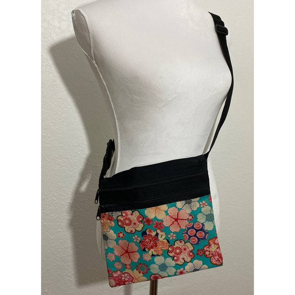 Crossbody Black Multicolor Floral Canvas Bag Adjustable Strap Zipper Functional - Picture 1 of 8